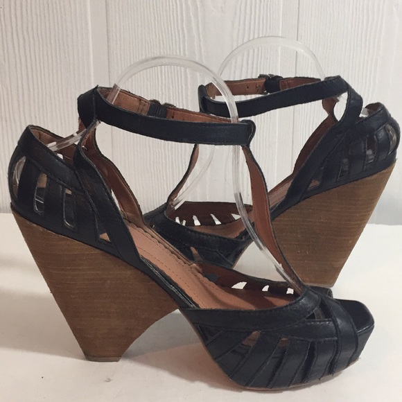 Lucky Brand Shoes - Lucky brand T strap platform wedge sandals Sz 9